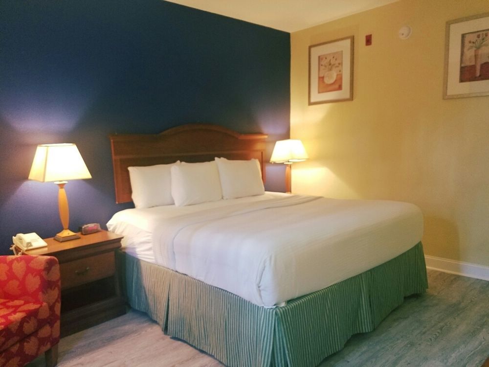 Eagles Nest Inn Стейтсборо Екстер'єр фото